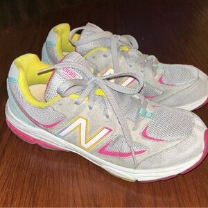 New Balance sneakers Sz 7 women